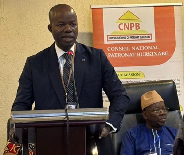 Idrissa Nassa au pouvoir du PNB. Idrissa Nassa exprime son devouement pour ce nouveau poste qui lui ai confié apres le depart du président sortant appollinaire compaoré