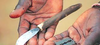 Les outils archaïques utilisés pour l'excision 