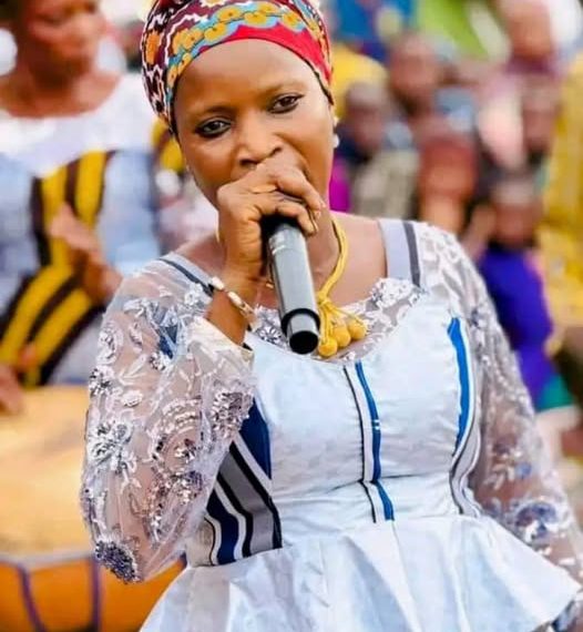 Cantatrice Salmata Ilboudo : Une figure culturelle du Ganzourgou s’éteint dans un accident tragique