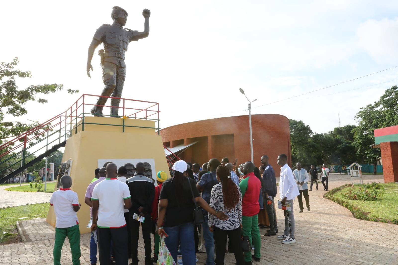 Tourisme interne : les agents de la Primature découvrent l’histoire et la faune burkinabè
