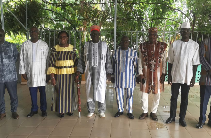Ministre délégué au Roi de Tenkodogo : une visite de courtoisie empreinte de respect et de reconnaissance